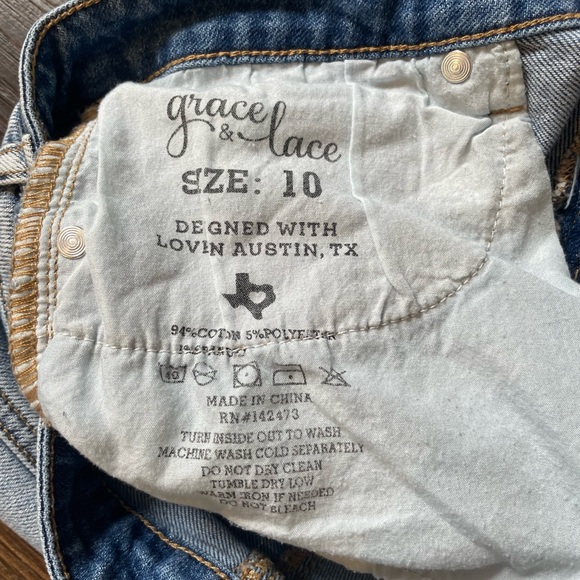 Grace & Lace Distressed Denim Jeans Light Wash Women’s Size 10 - Picture 2 of 6